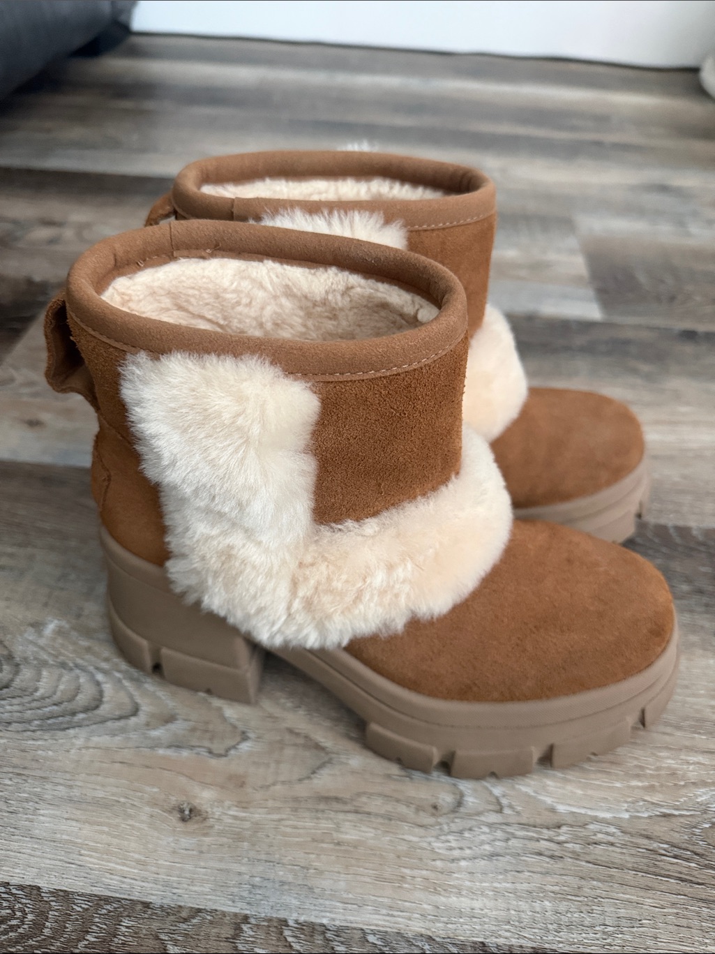Ugg Chestnut Tan Suede Shearling Ankle Boots
